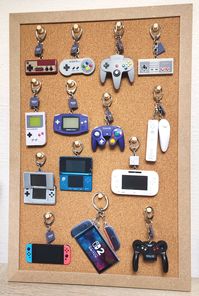 ニンテンドーミュージアムの任天堂ゲームハードキーホルダー、約一年