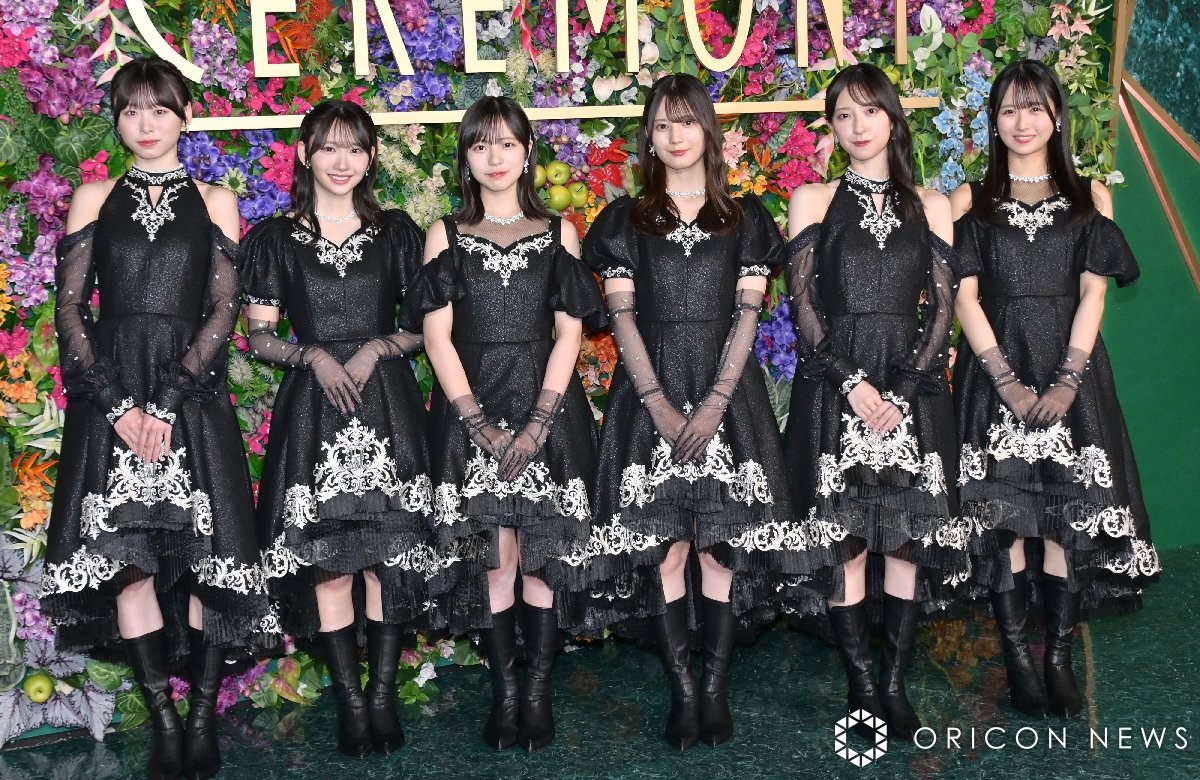 うひょー😍😍新生日向坂は皆黒ドレス似合いすぎ！！可愛いなぁ🥰 小坂