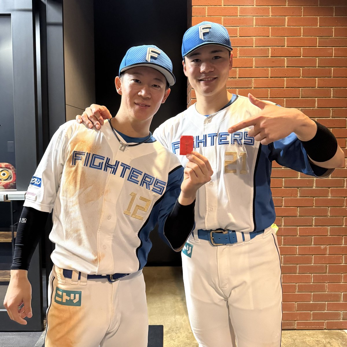 打のヒーロー✨ 先制打にナイスランの #矢澤宏太 選手‼ 「御守り