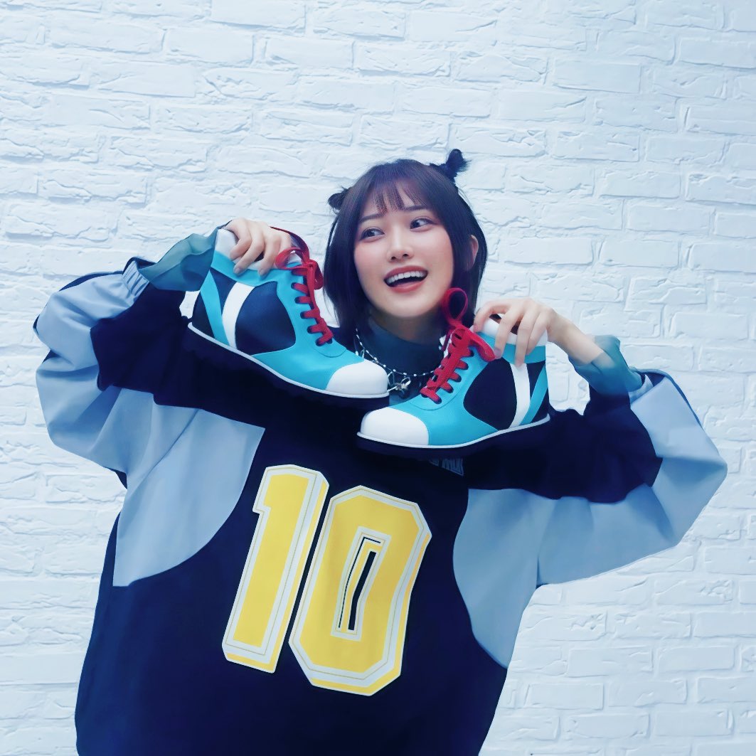 カズサのスニーカーが発売です〜！ 着用モデルしたよ〜！ 特設サイトで