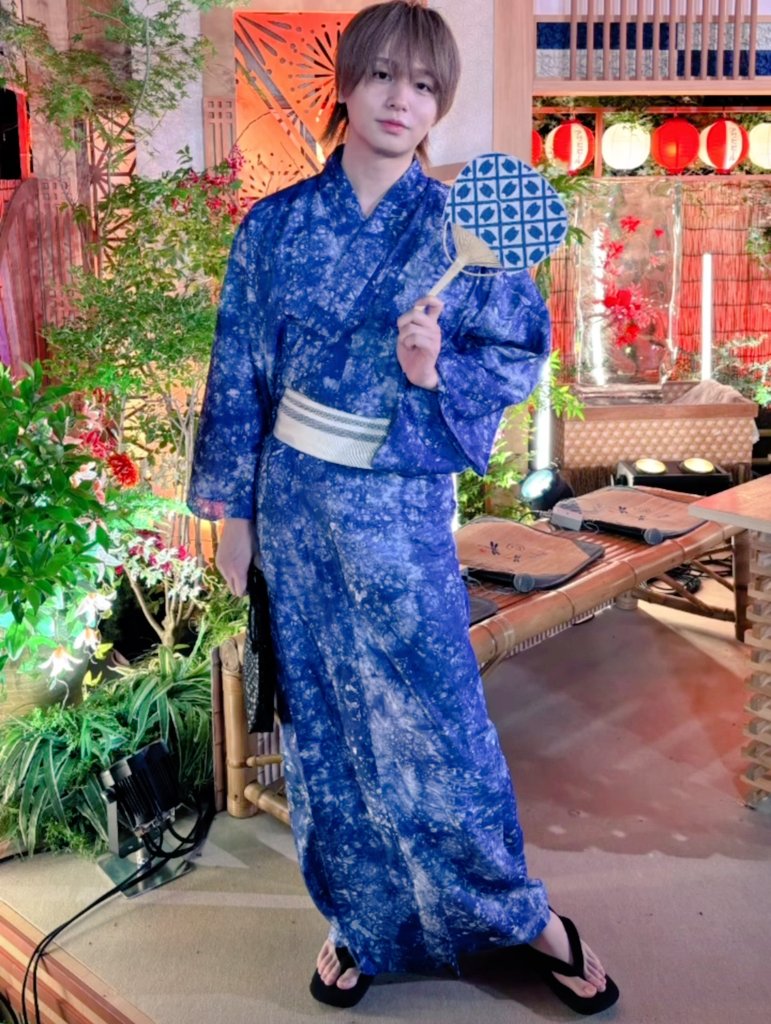 浴衣の伊野尾くん全身バージョン！ めちゃくちゃかっこいい💙 そして腰