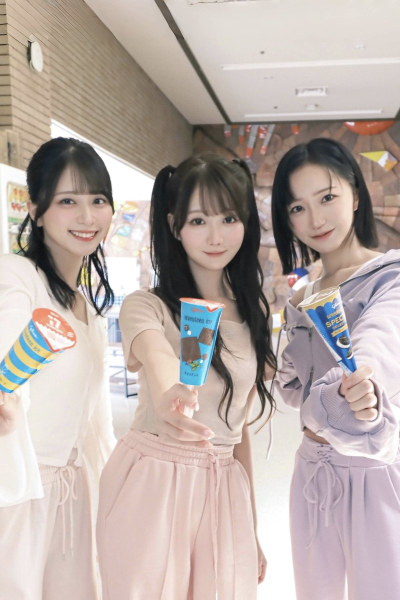 内緒バナシ」​MVが公開になりました🩵 センターを務めさせていただき