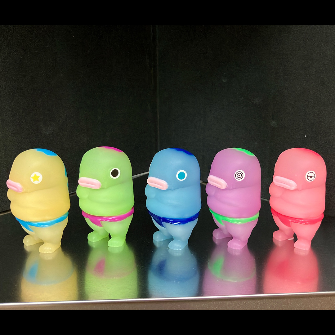 鯉人は言いました。 光、あれ。と。 蓄光ソフビになって帰ってきたぞッ