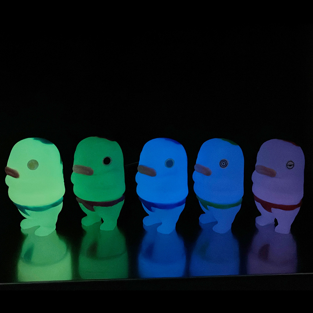 鯉人は言いました。 光、あれ。と。 蓄光ソフビになって帰ってきたぞッ