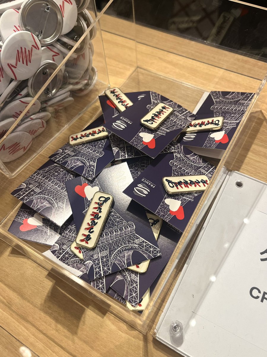 フランスパビリオン🇫🇷 ピンバッジがあった…！ 2ヶ月半ぶりに再入荷