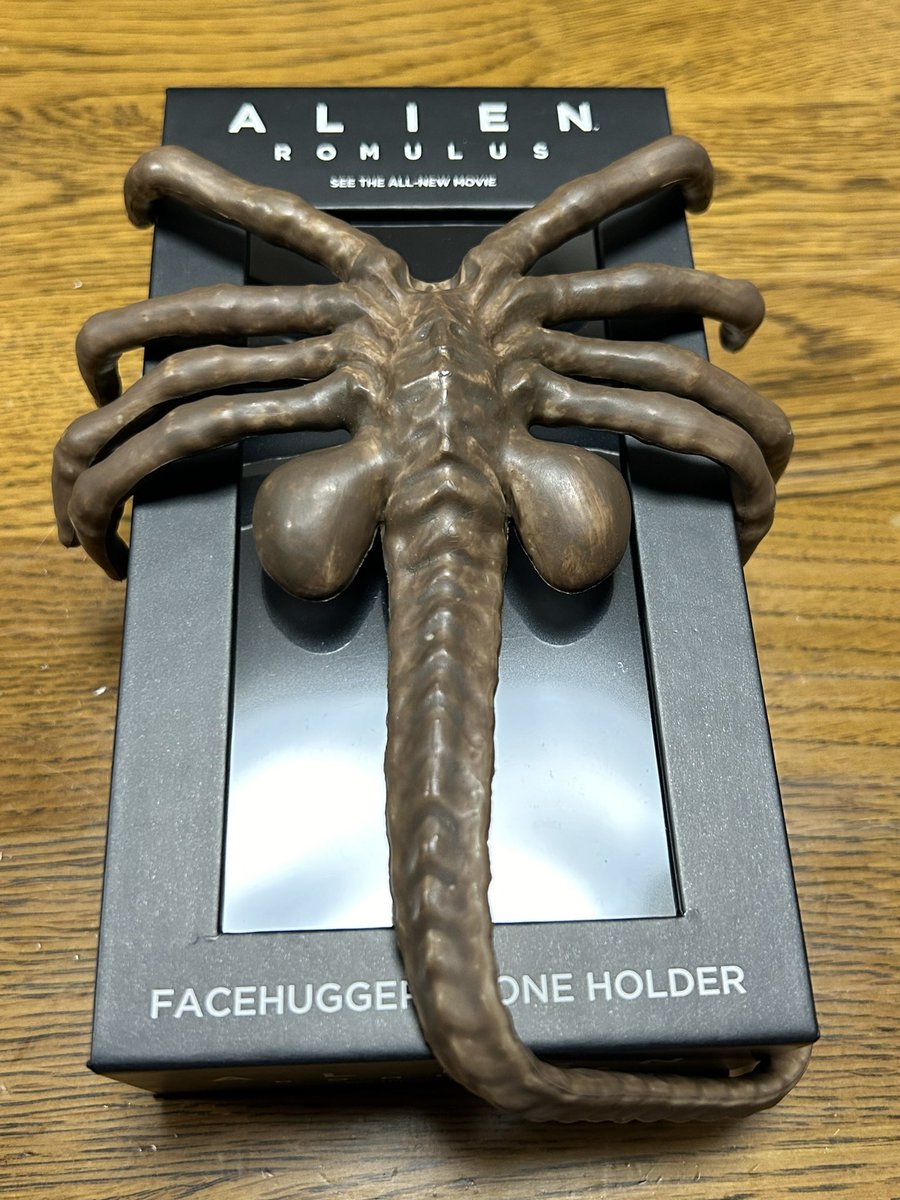 試写会特典でフェイスハガースマホホルダー頂きました！！！ 実用性は