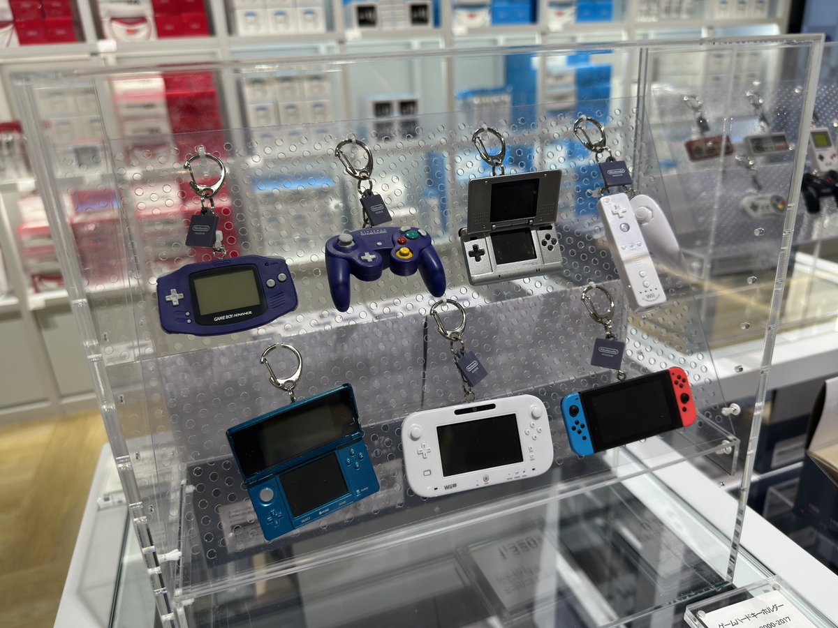 ゲームハードキーホルダーコレクションのクオリティ高くて良すぎる