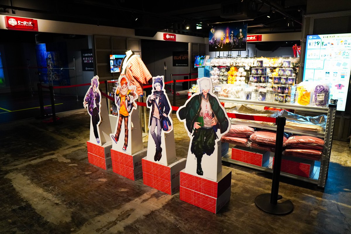 💛💙日常組×RED°💜💚 グッズ販売エリアの様子です💁 コラボグッズはEC