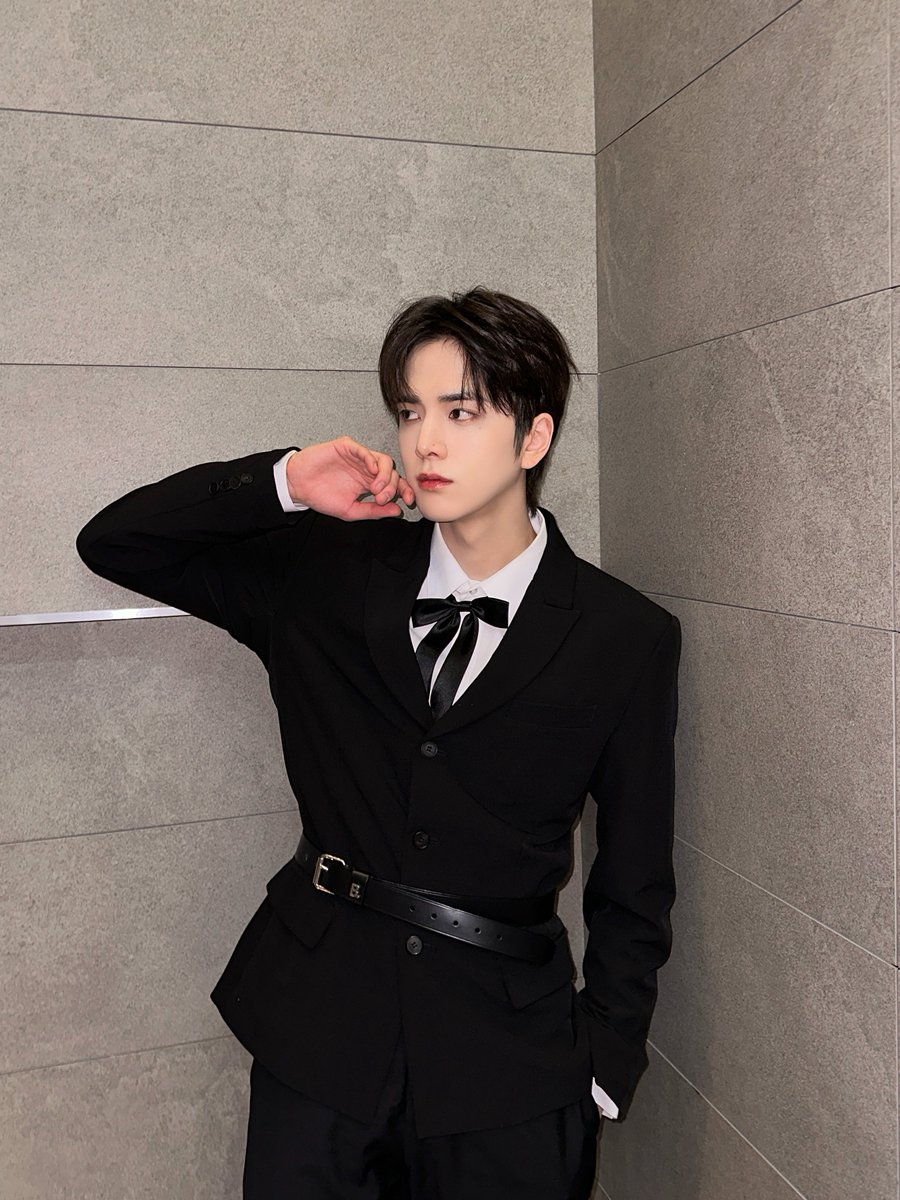 📸】THE BOYZのヨンフンショー！音楽中心MC完了🍞 パン屋さんの美貌に