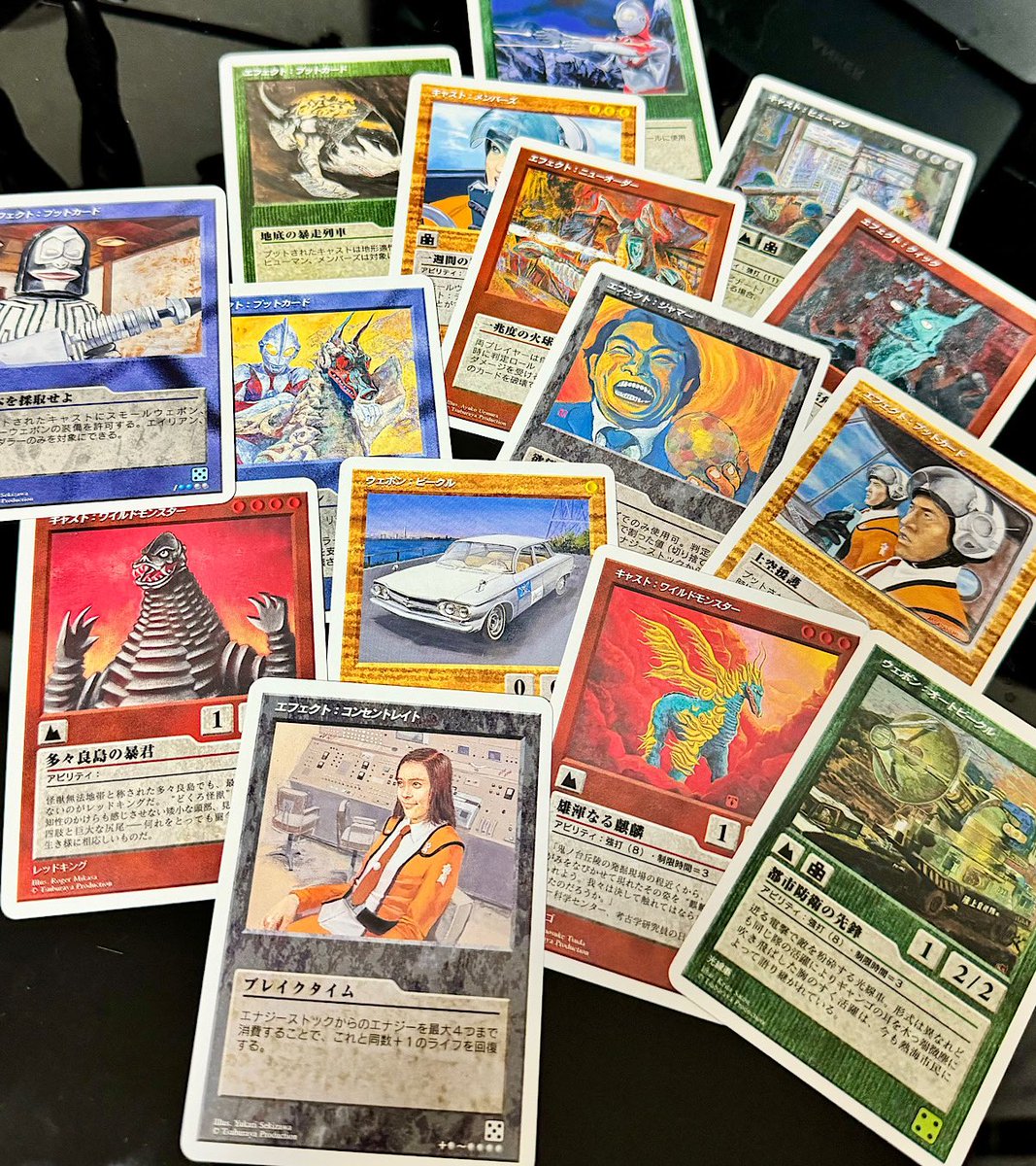 ウルトラゲートというゲームのカードをいただいたので開封。イラストが