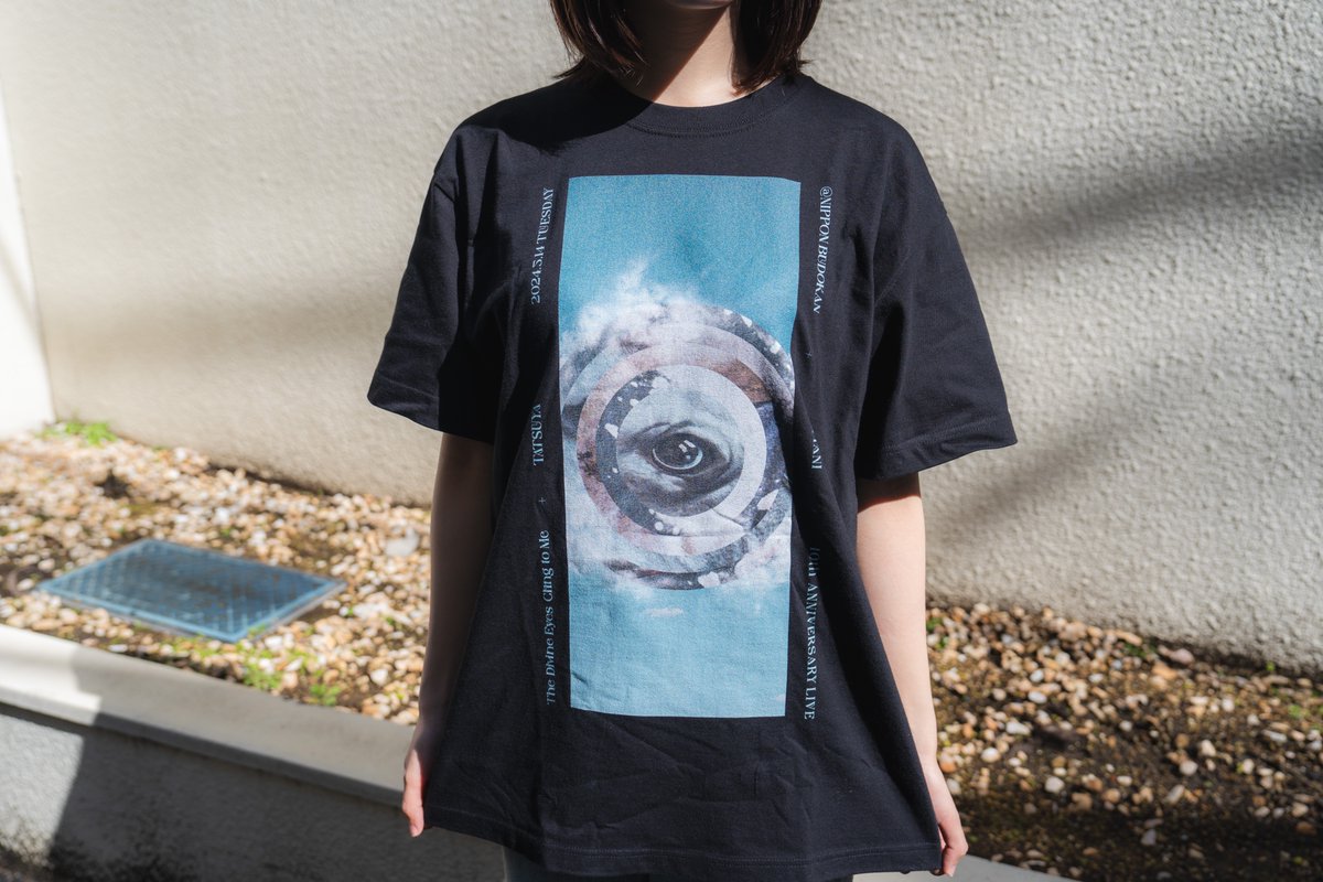 👁️NEW GOODS👁️ 彼は天井から見ている Tシャツ ビジュアルが