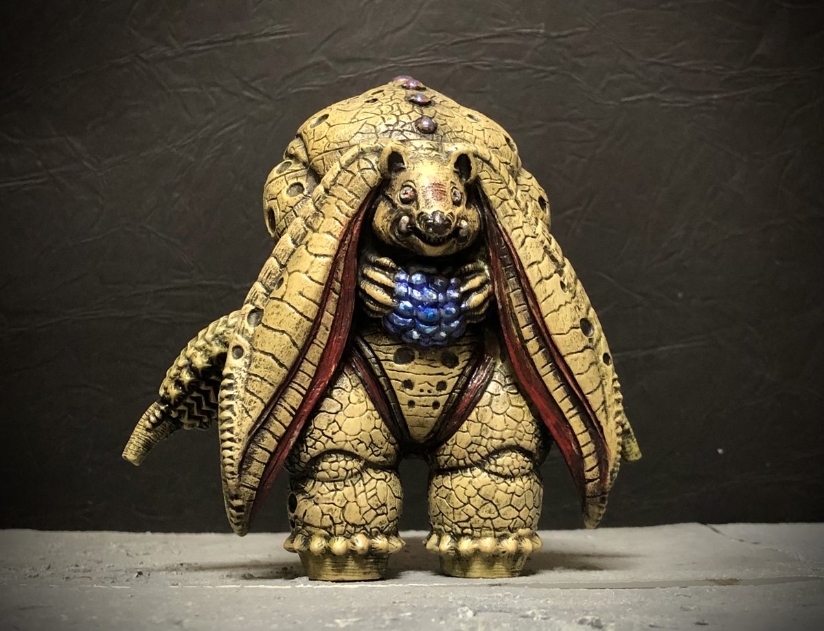 夢幻獣ギルバグ。 ウルトラ怪獣ソフビをリペイントしました。特徴的な