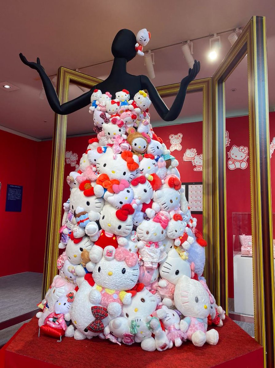 サンリオ展 富山 会場情報📢／ ハローキティのぬいぐるみがドレスに大