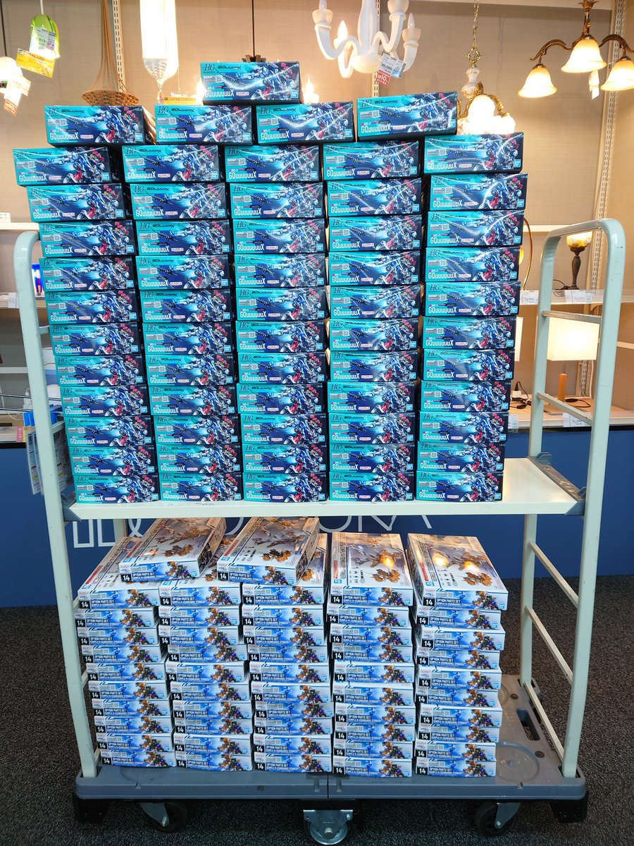 明日の整理券販売商品です。 今週は土曜日ではなく金曜日発売になり