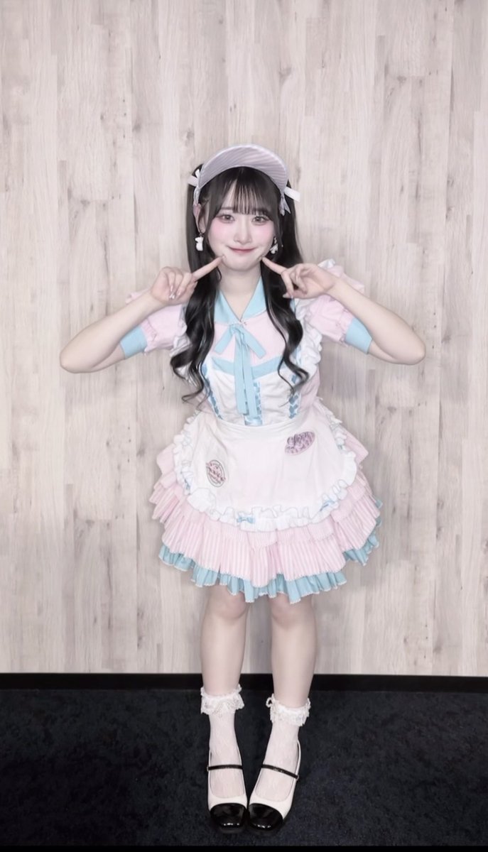 仲直りシュークリーム全身ver撮ったよ🧁 黒髪ハーフツイン好きかな