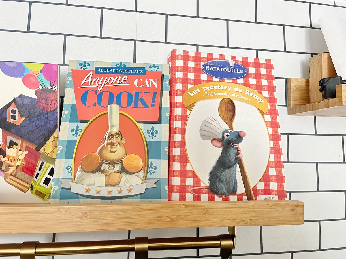 ディズニーランドパリで買ったレミーのおいしいレストランの2冊の本が