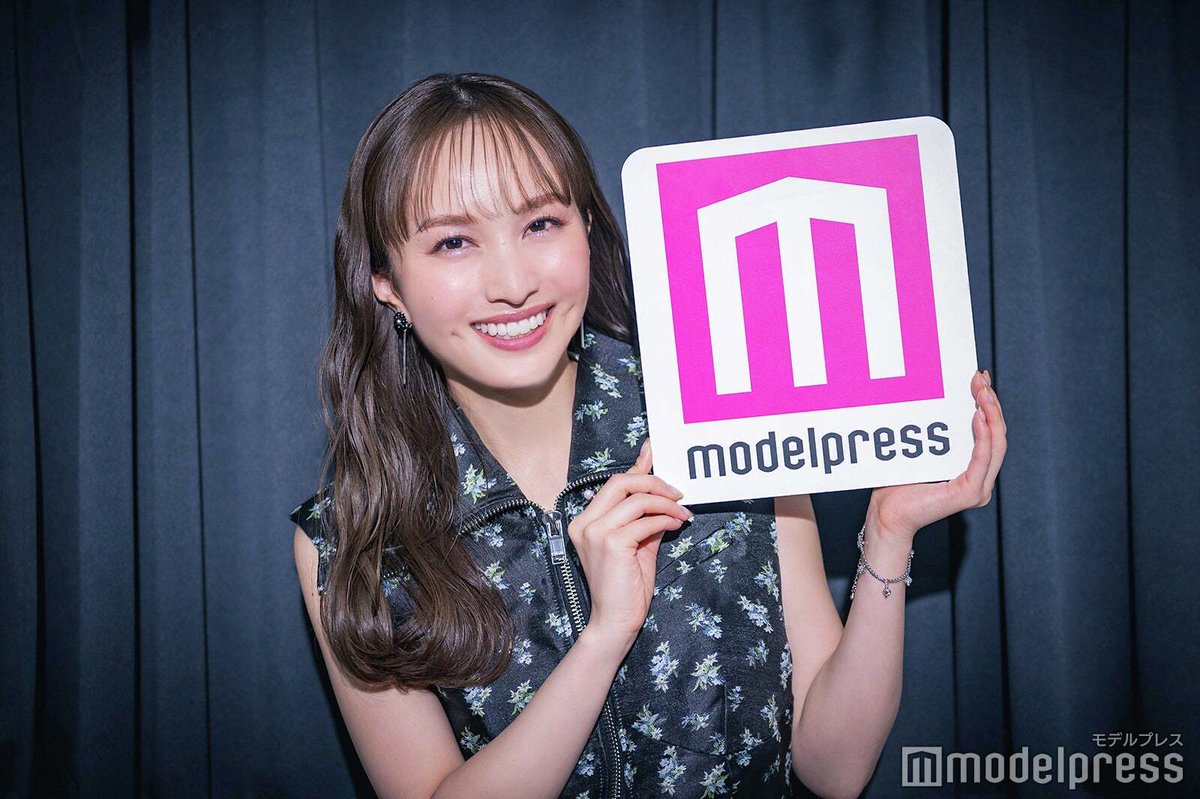 百田夏菜子さん サイン＆宛名入りチェキを1名様に🎁 ＼ 1⃣モデル