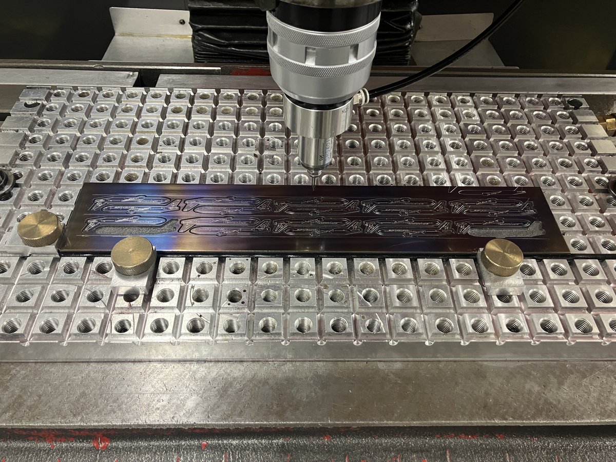 JAL 整備士が作る限定アイテム／ ✨大好評のピンバッジに新機種登場