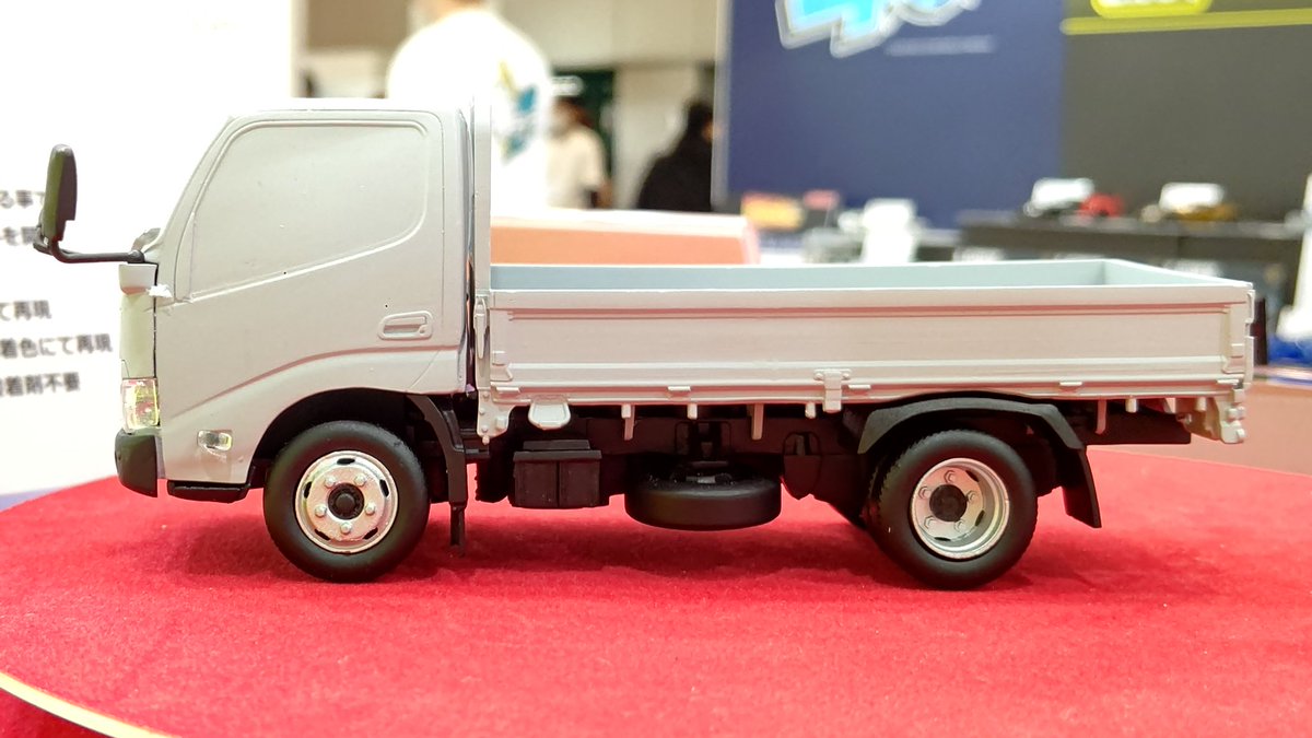 1/32楽プラスナップキットより、日野デュトロ(2t平ボディー)も会場発表