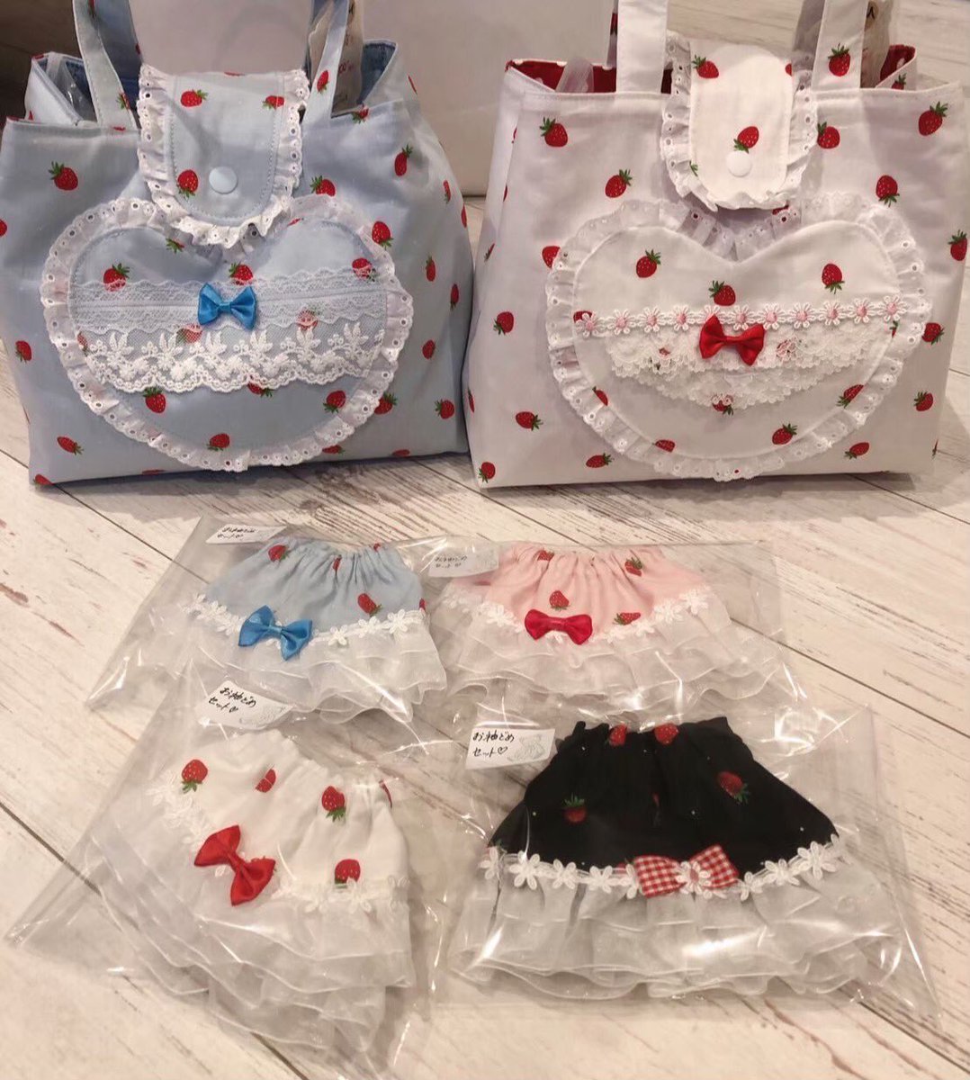 あのちゃんが着てくれているエプロンドレスは、MOMOKO HOUSEさんでは