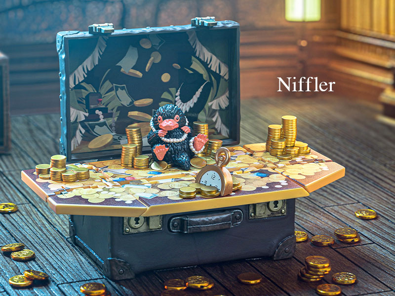 POPMART から ニュートのトランクの中をフィギュア化した