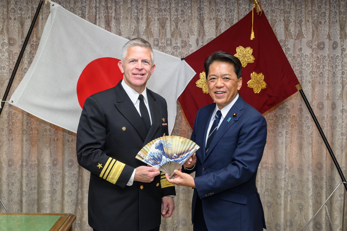 1月21日、宮﨑防衛副大臣は、アメリカ海軍のハニフィン第7艦隊司令官の