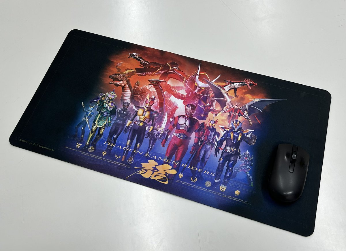 仮面ライダーストア 新商品情報】 #ドラゴンフェスタ デスクマット 表