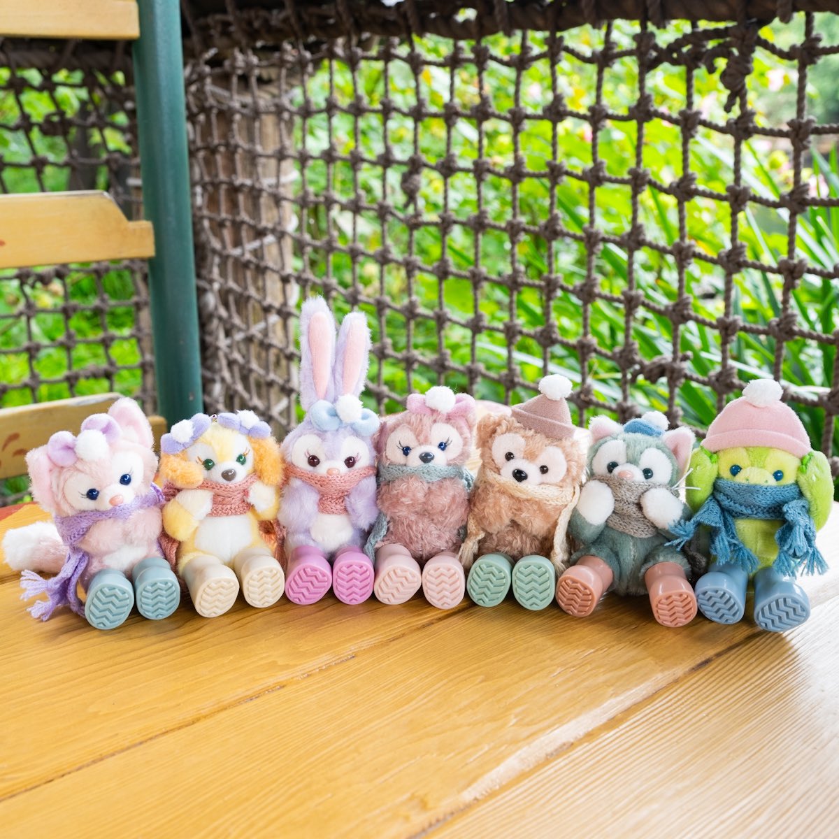 マフラーに顔をうずめる姿がかわいい！ 東京ディズニーシー“ダッフィー