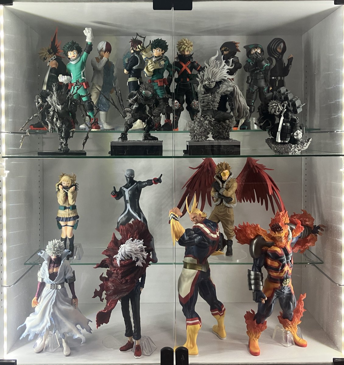 呪術のプライズ飾りたいけどもう場所ない渋スクの伏黒も置く場所ない