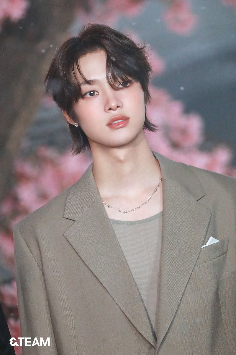 &TEAM 2nd ALBUM『雪明かり (Yukiakari)』Jacket Shoot Behind Photo