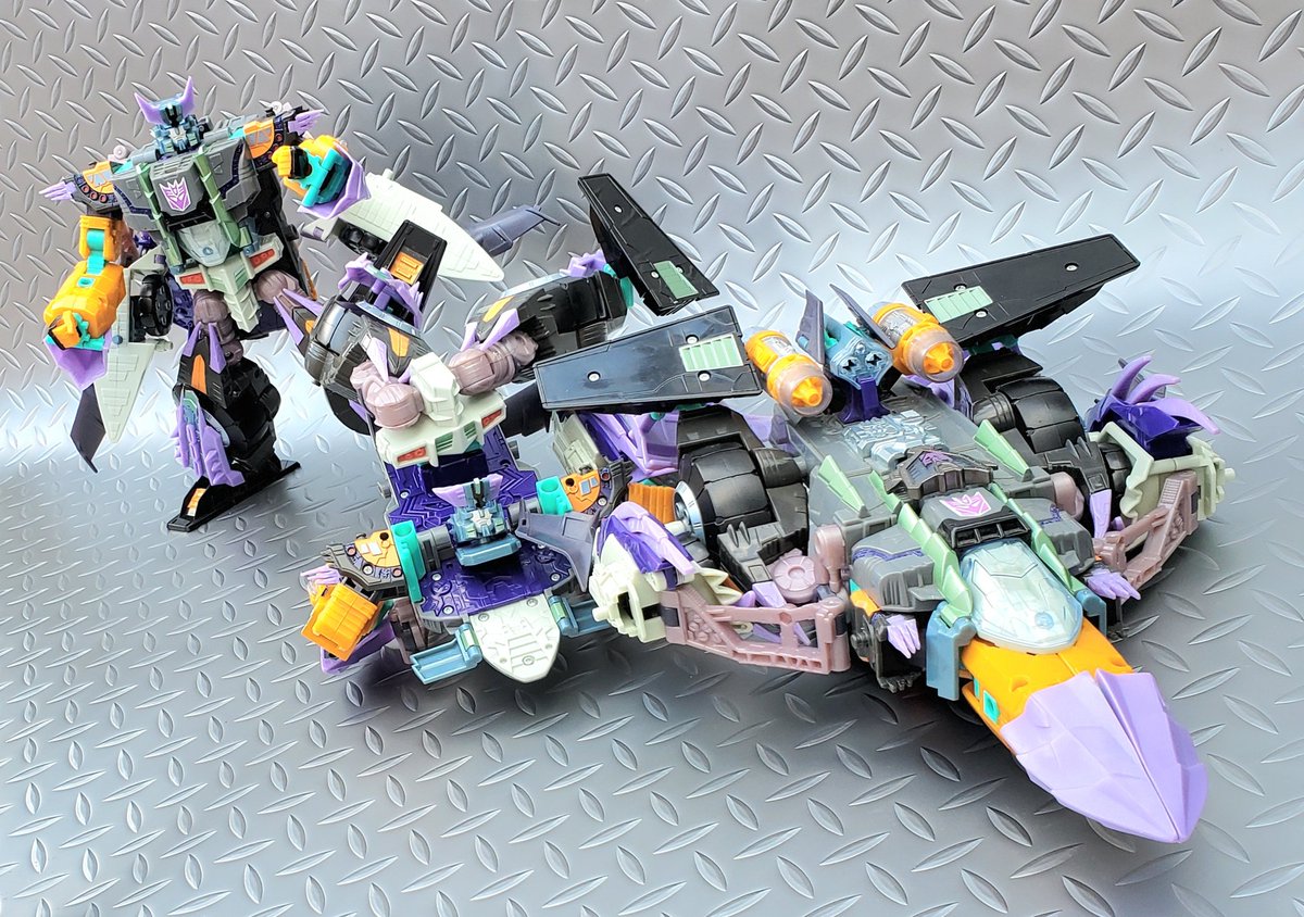 デストロン／破壊大帝マスターメガトロン (ジェット機モード) ソニック