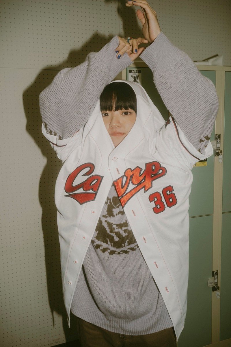 カープのあいみょんユニフォーム❓かわちい赤も似合うね😻😻