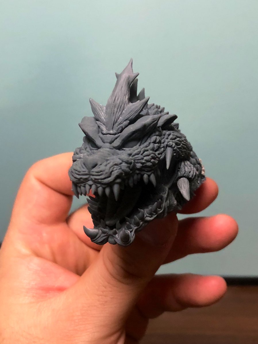 スペースゴジラ出力しました。 なかなかいい顔になったと思います