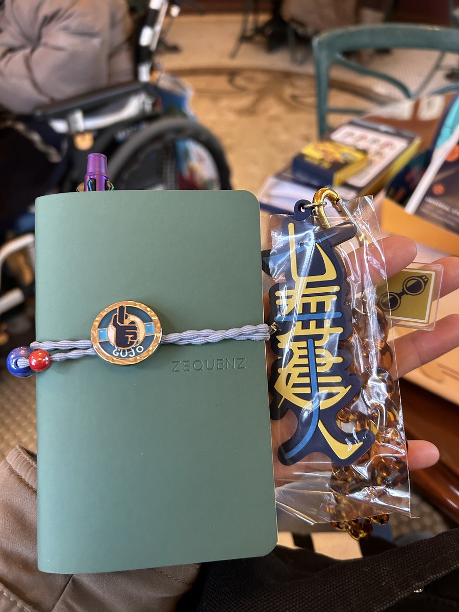 ヘアゴム？のやつ割とデザインいいのでインパのたびに一つくらいなら