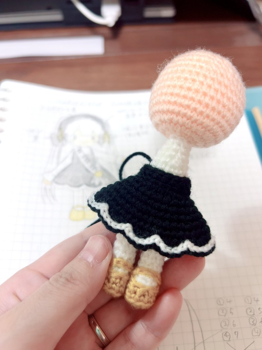 久しぶりに #あみぐるみオーダーメイド の進捗です！ ピアノ🎹を