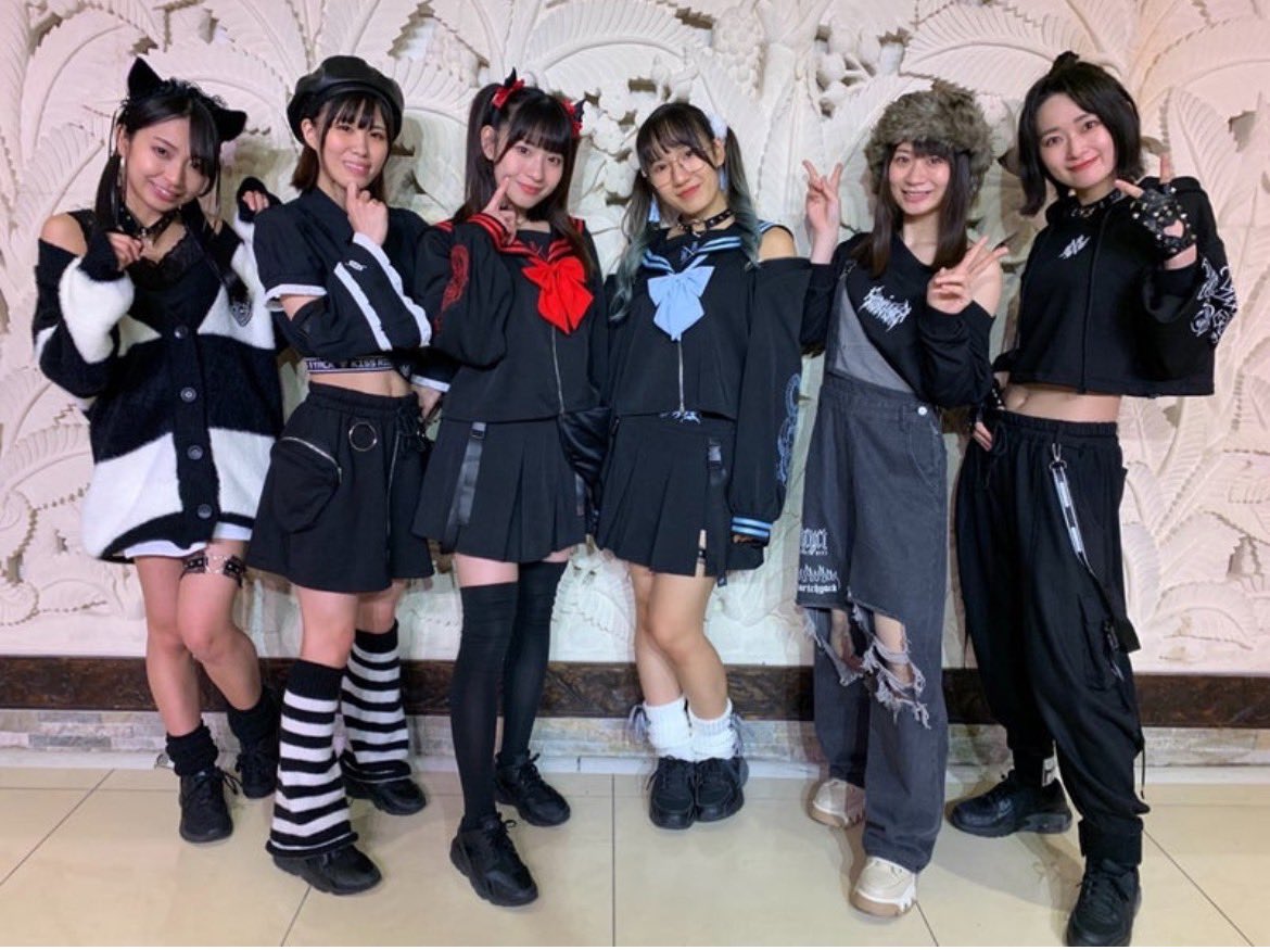 2/28(火)は私服チェキ会！ ①私服 ②衣装シャッフル(写真の夕佳ちゃん