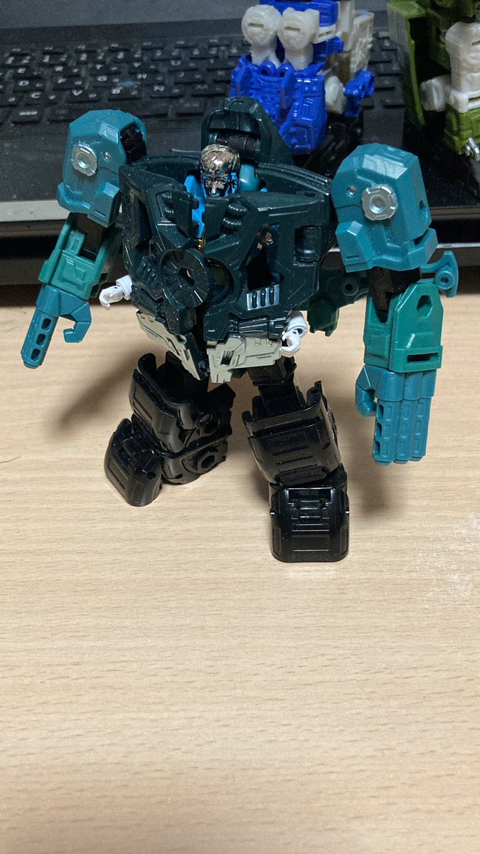 マイクロナスプライムの代わりにエイペックスアーマー着る候補として