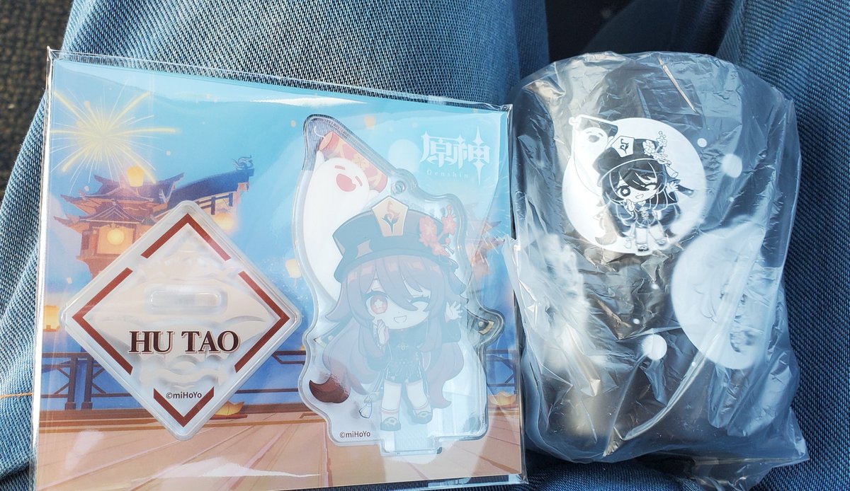 ファミマに寄って原神コラボグッズも買えた✨ タンブラー絶対無いと