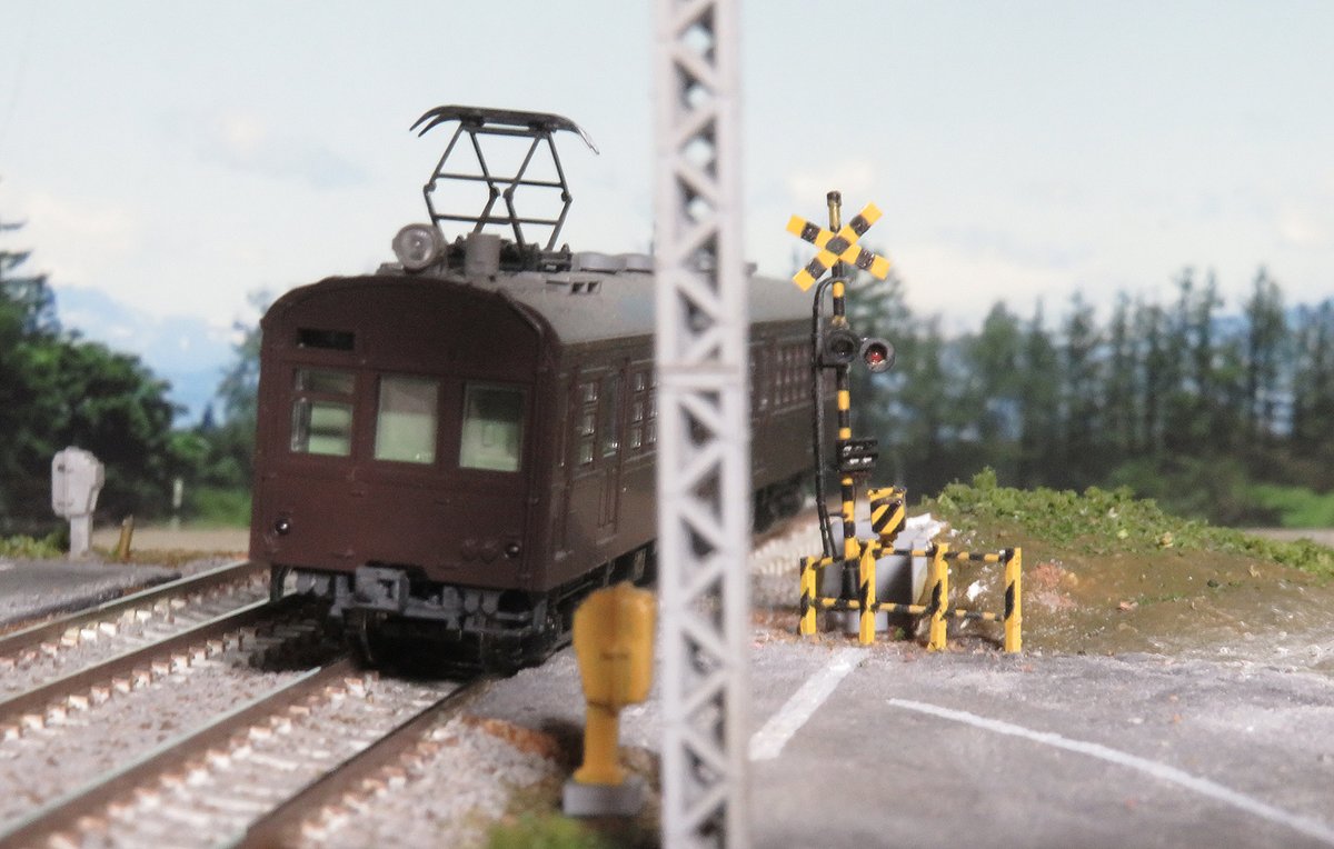 踏切動作反応灯もうひとつ追加して雰囲気みてます。 カーブ区間なので
