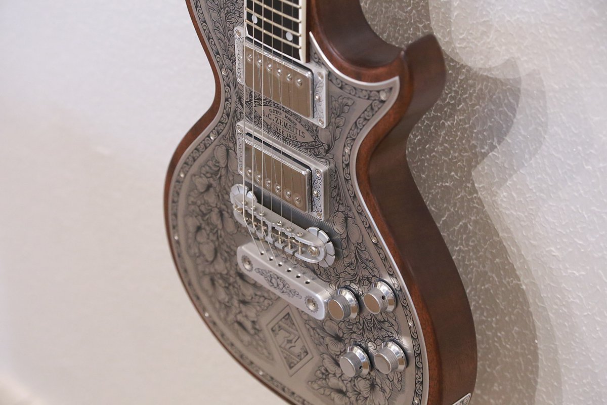 本日も12時よりオープン！ 当店ではZEMAITISの他、Grecoやその他国内外