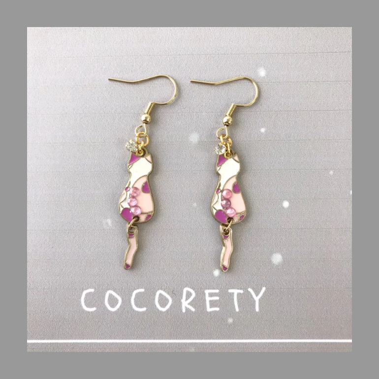 ココリティーズ作 「ゆらゆらしっぽ 猫のピアス（ピンク)」 こちらの