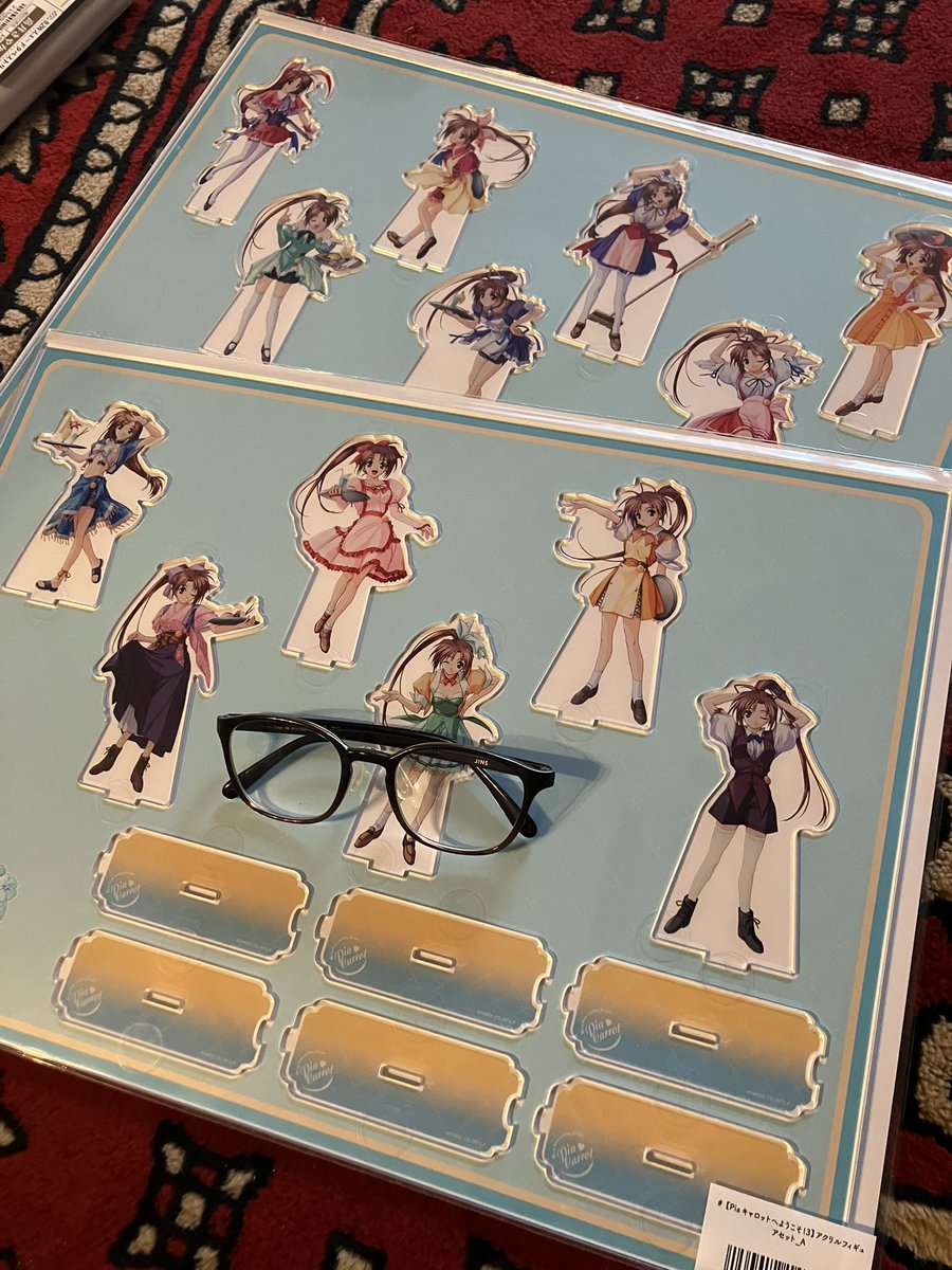 一万のアクスタセットが2個来た不思議だね