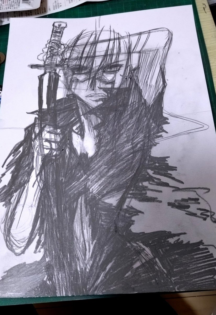 鉛筆画の最新作のご案内です!! つい昨日の晩。深夜に描いていました