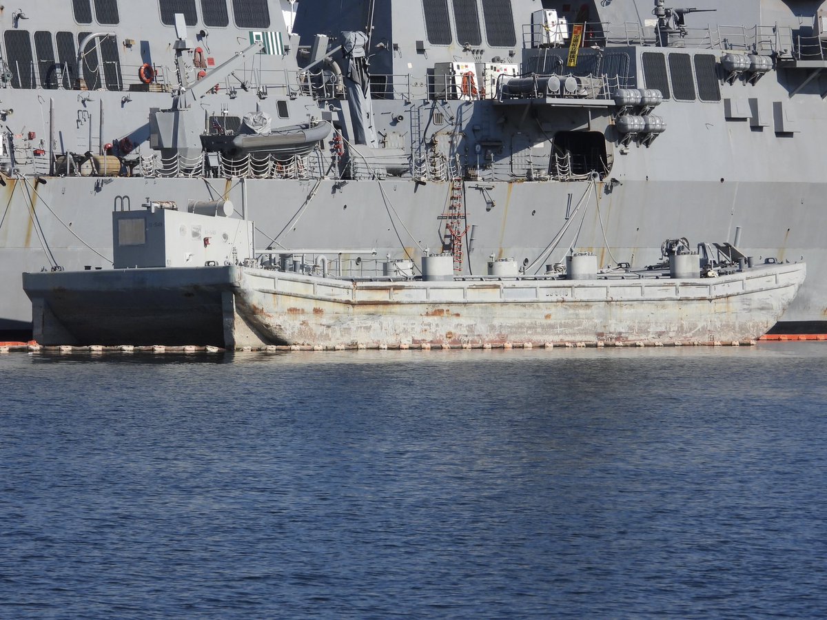 nXx1m77EY6S6Zqb そちらの台船は現在マクキャンベルに横付けされている