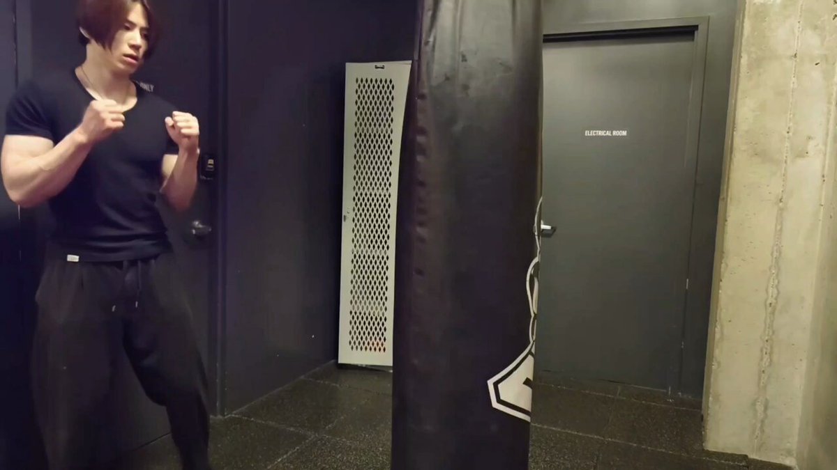 アメリカの地がそうさせるのか？数年ぶりにサンドバッグで遊んでみた