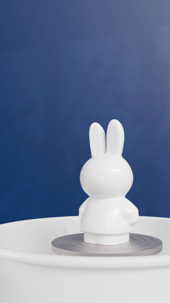 白地に青色の模様が美しいオランダのデルフト焼。オランダ・ロイヤル