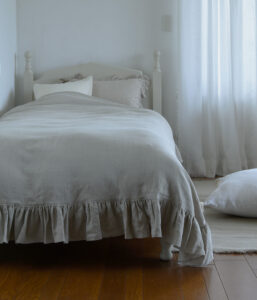 リネン フリル付きマルチベッドカバー【全3種類】 | P&C オンライン