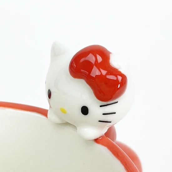 つるりとしたキティちゃんがちょこん。サンリオキャラたちの 乗っかり