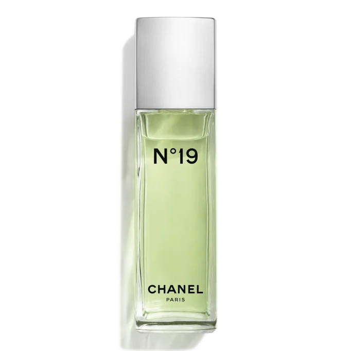 最新版】オードトワレの定番人気！シャネル19番ってどんな香り？価格も