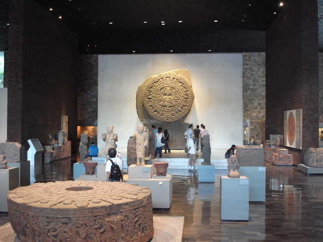 国立人類学博物館（6） 太陽の石 「アステカ・カレンダー」 : ヤスコ